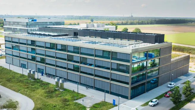 Gebäude für Elektro- und Informationstechnik in Garching auf dem Forschungscampus von oben