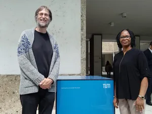 Prof. Johannes Müller empfängt Professorin Eno Akarawak